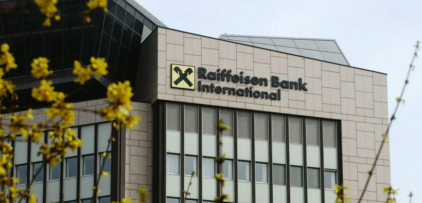 Raiffeisen Bank International пока задержится в России